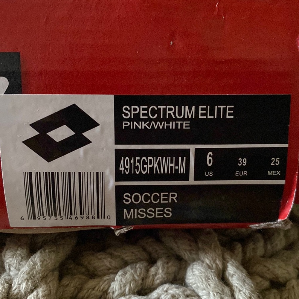 Girls size 6 pink and white lotto cleats. - Picture 4 of 4